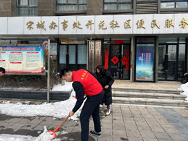 人走在街道上描述已自动生成