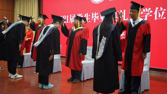 说明: C:\Users\lenovo\Desktop\2021.06.25毕业典礼\DSC02589.JPG